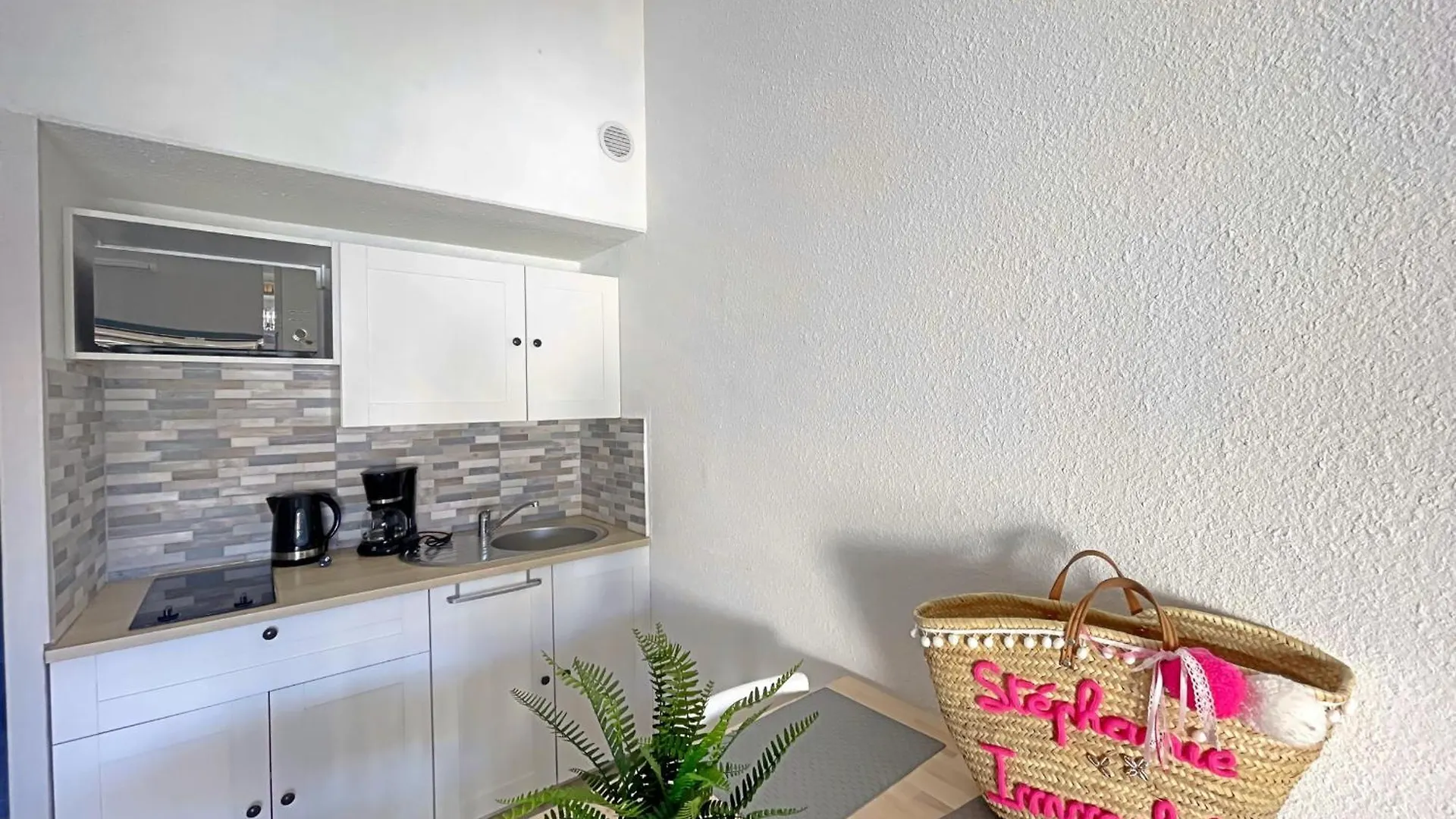 Appartement 4 Pers Avec Climatisation Et Parking Prive A Saintes-Maries-De-La-Mer - Fr-1-475-191 0*,